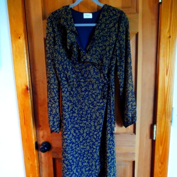 Piper and Scoot Dresses & Skirts - Piper and Scoot wrap dress